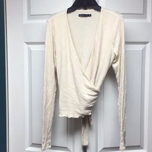 🌸Abercrombie and Fitch Wraparound top.